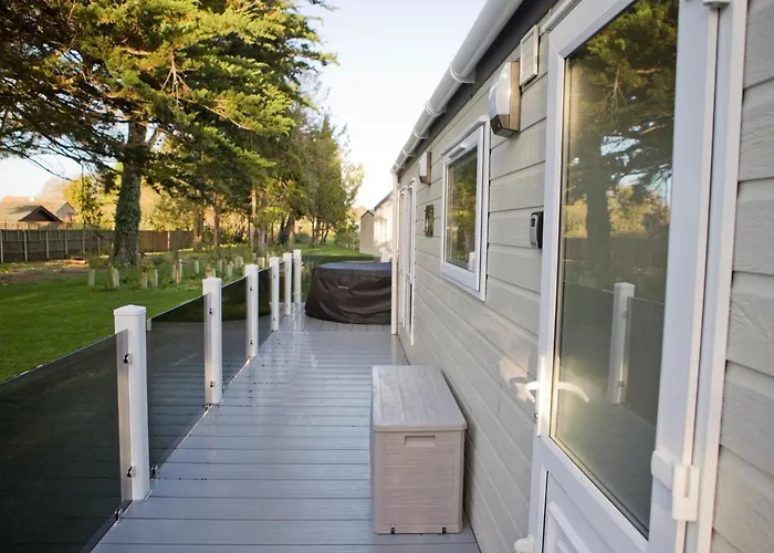 6 Berth Luxury Lodge In Christchurch Dorset
