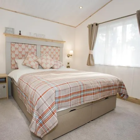 6 Berth Luxury Lodge In Христчёрч Экстерьер фото